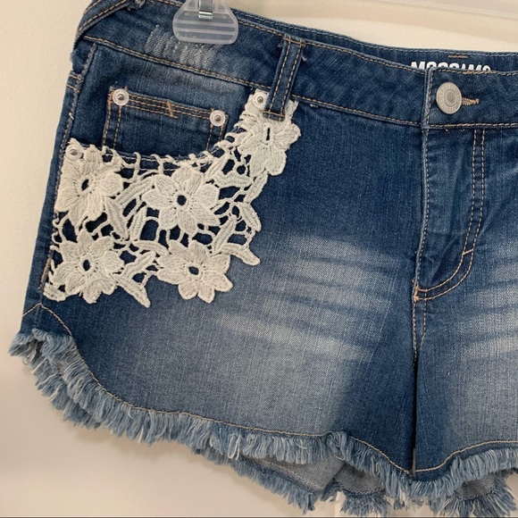 Missimo Yarn Embroidered Frayed low Waist Shorts - Picture 8 of 14